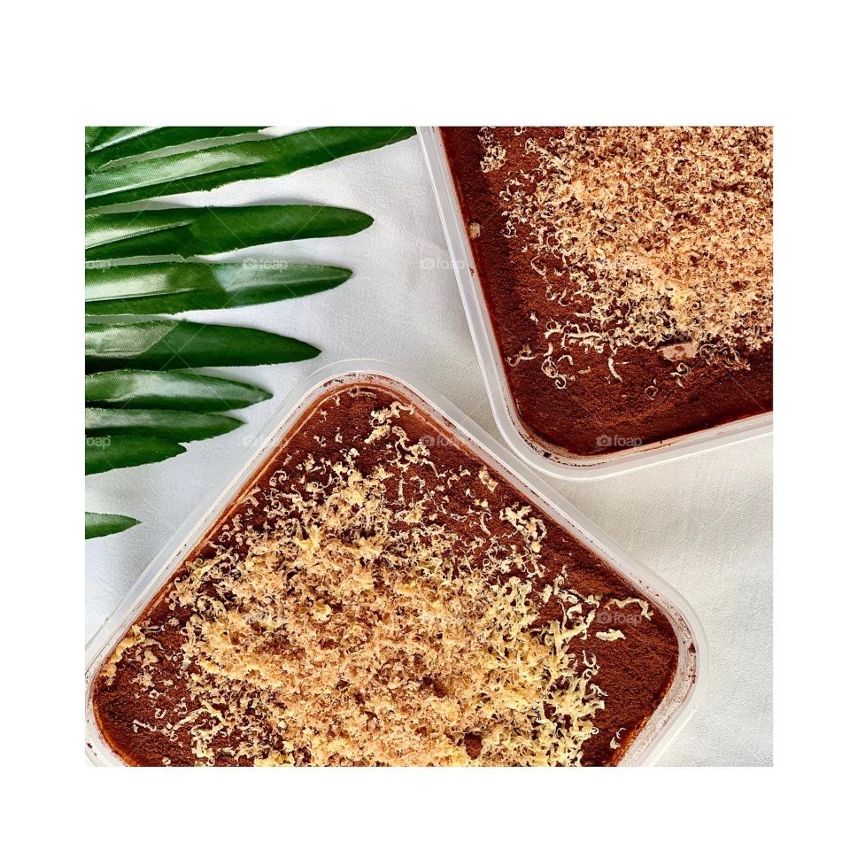 Tiramisu in hazelnut praline and valrhona chocolate 