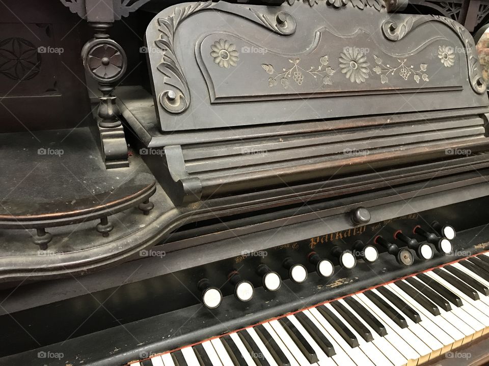Ornamental antique organ 