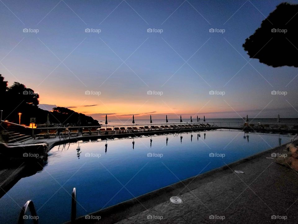 Ein Pool am Meer  in Platja de Aro  , Spanien