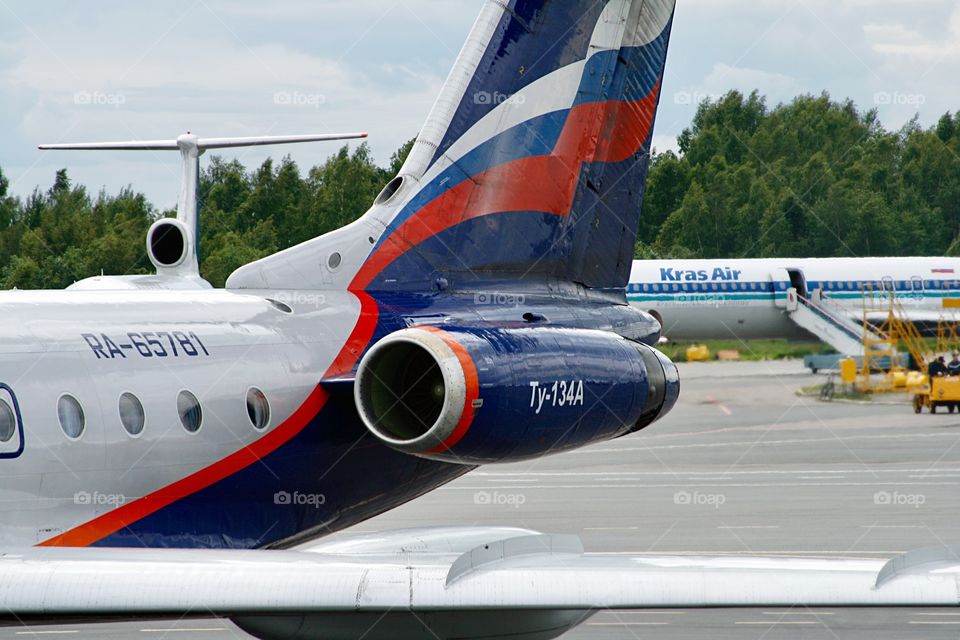 Airplane engine, airport 