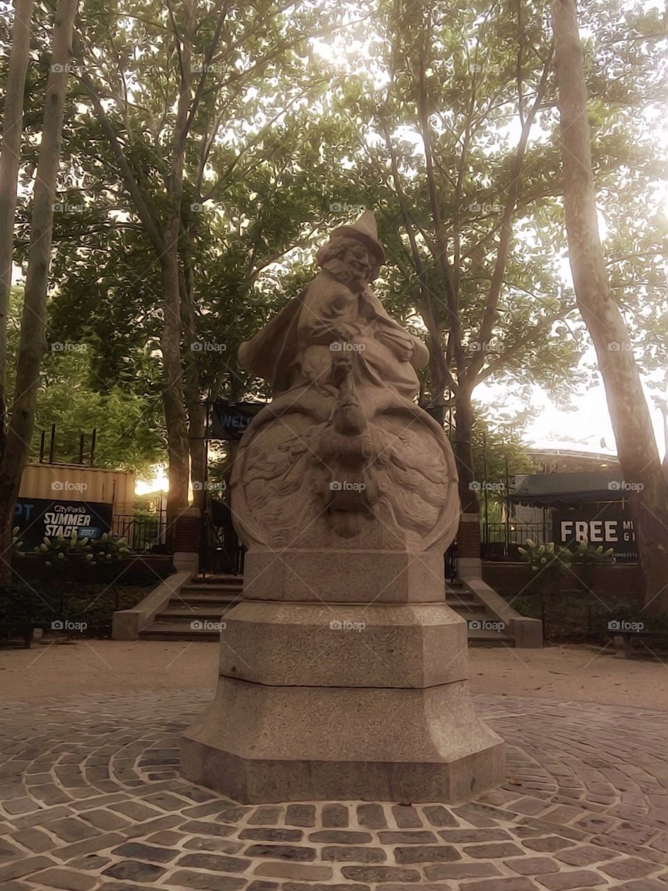 Mother Goose Sculpture, Central Park, New York City. Instagram,@PennyPeronto