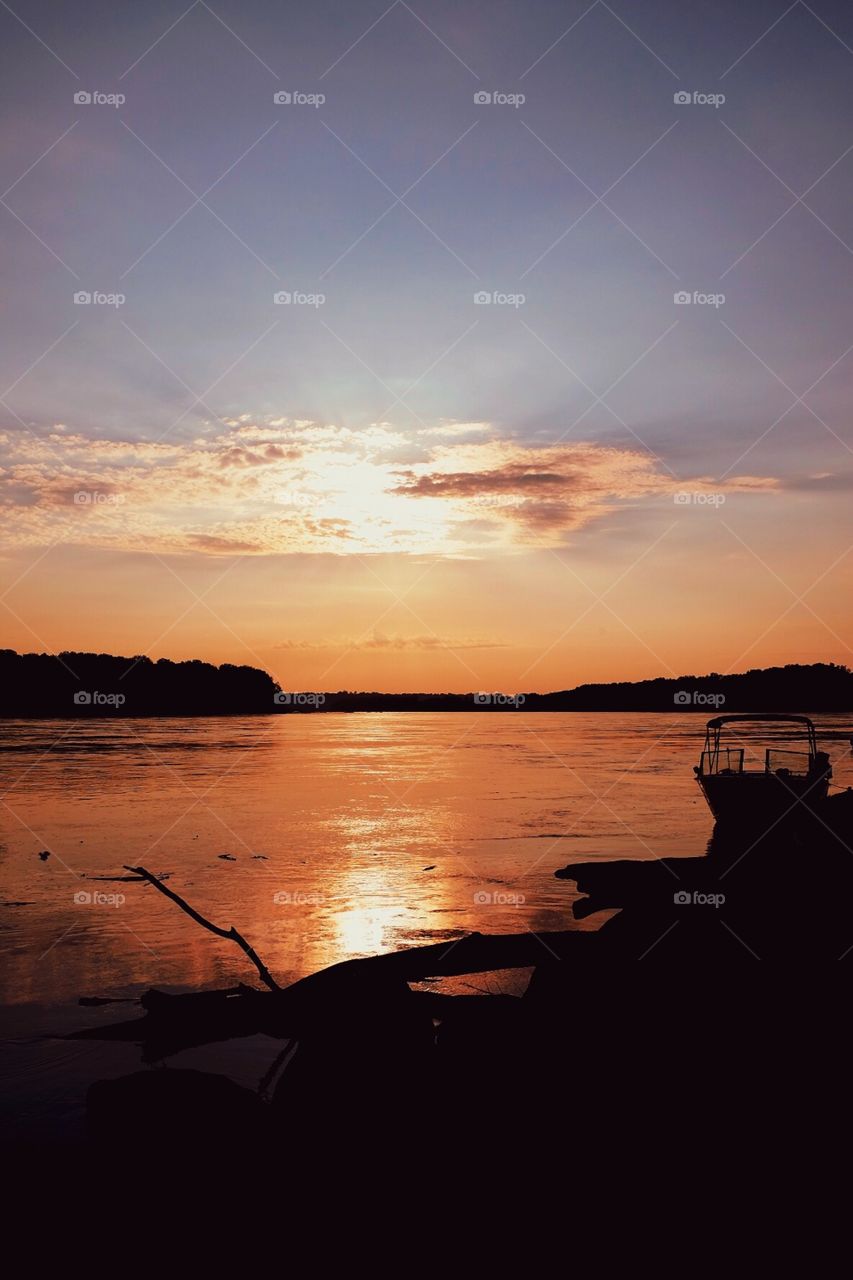 Sunset In Missouri, Sunset Over The Water, Silhouettes On The Water, Sunset Silhouettes 