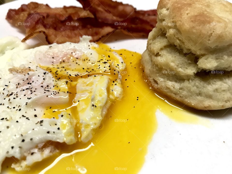 Fried egg bacon biscuit 