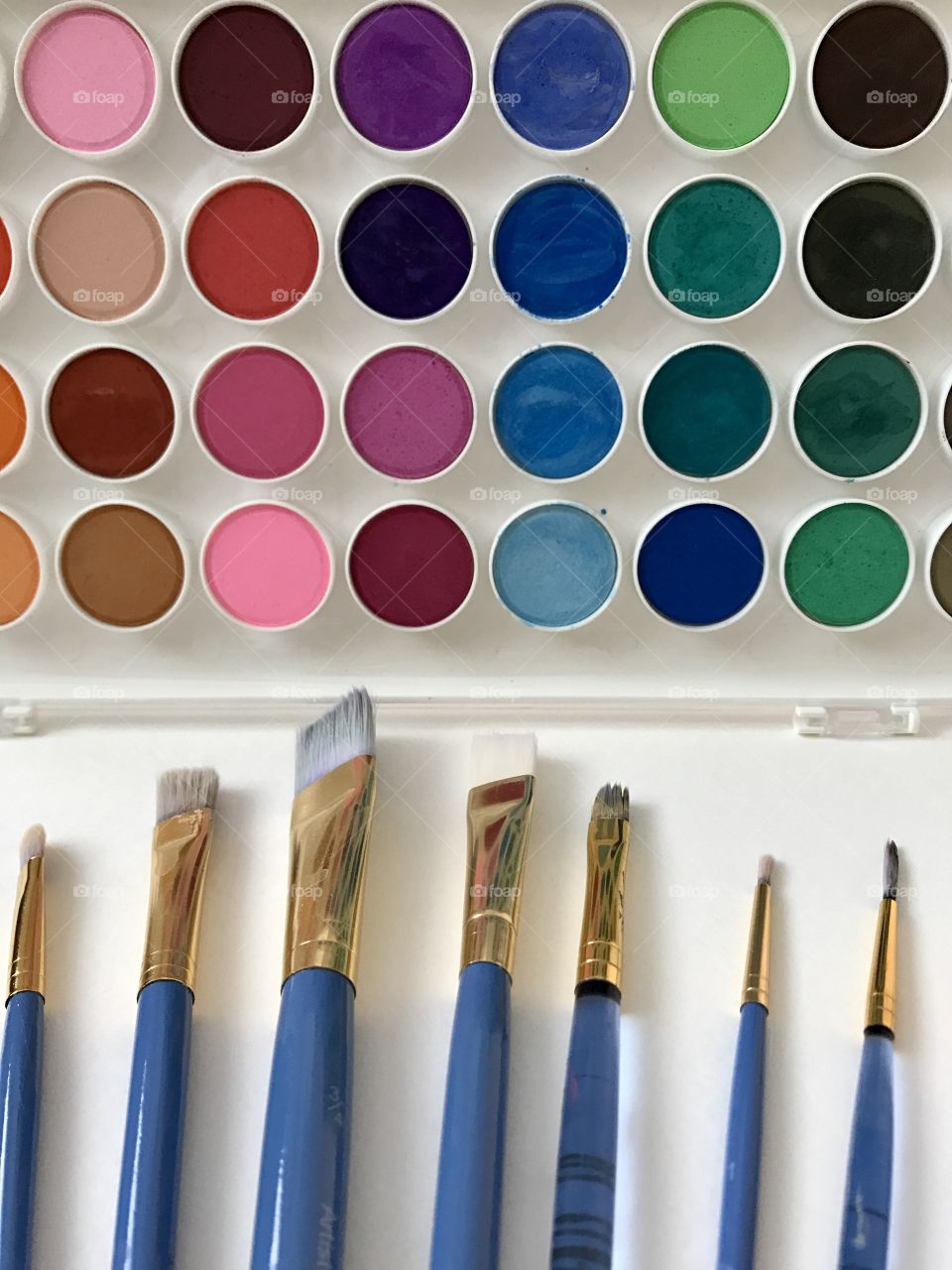 Paintbrush and color palette 