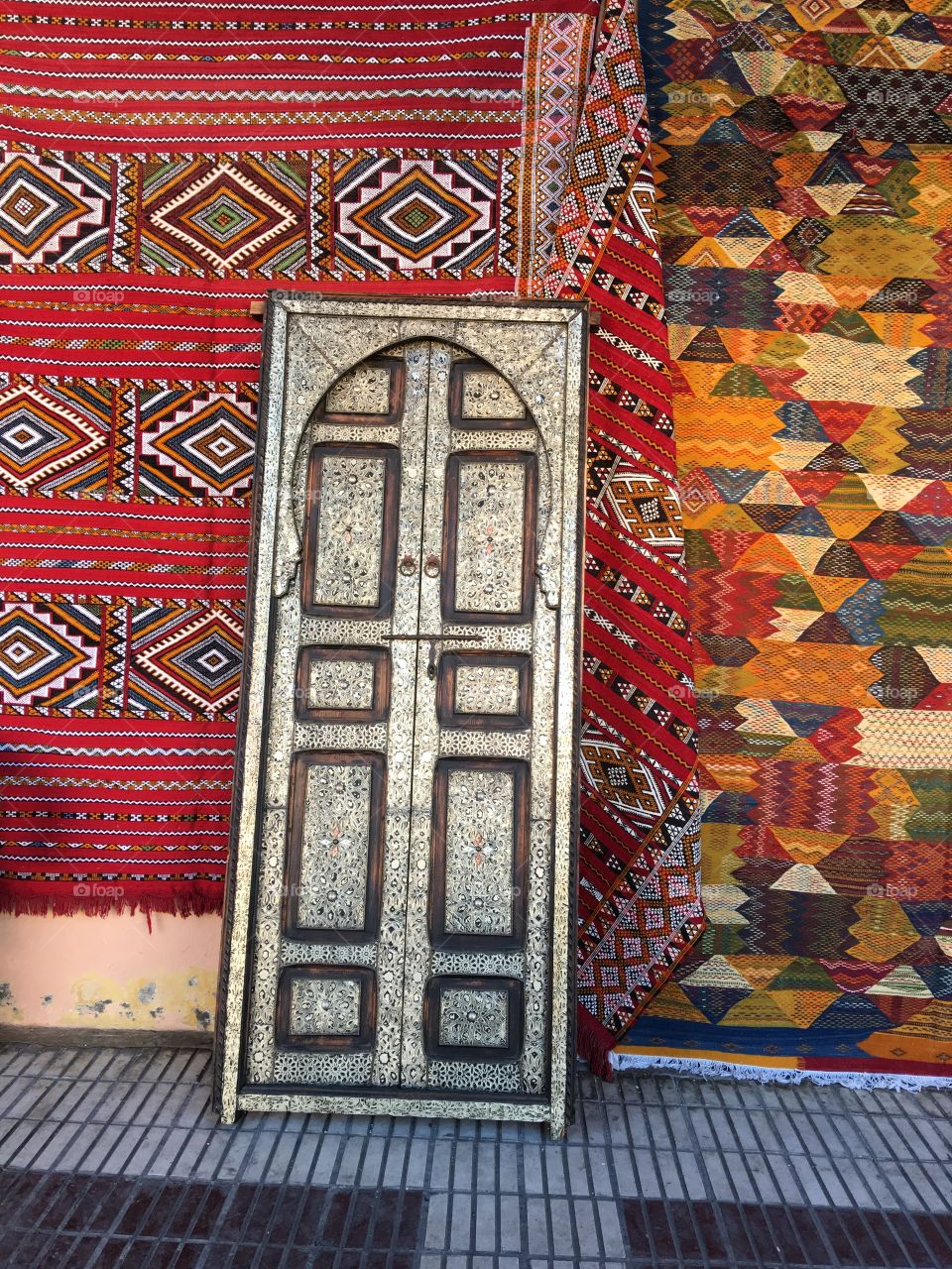 Rugs and door shopping in Moroccan market 