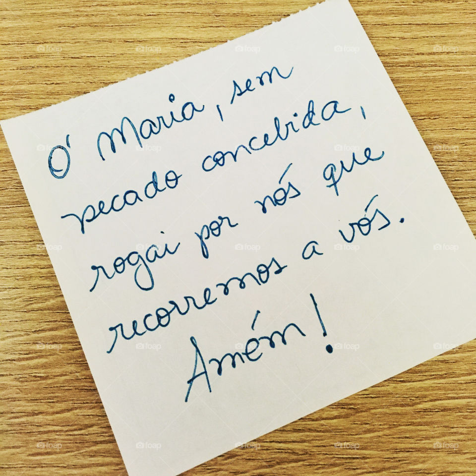 The text is a prayer for peace: “O Mary, without conceived sin, pray for us as we turn to you. Amen"! / O texto é uma prece pela paz: “Ó Maria, sem pecado concebida, rogai por nós que recorremos a vós. Amém”!