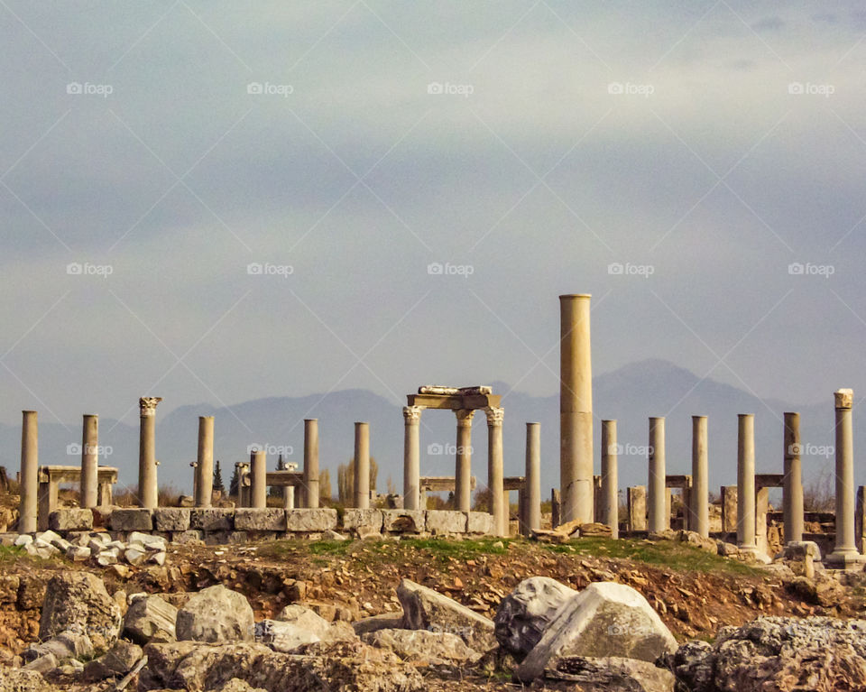 Ruinen am Ausgrabungsort Perge in der Türkei