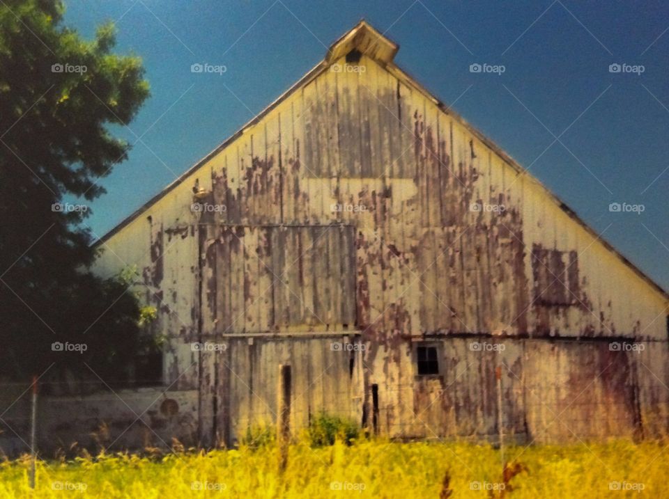 Old barn in Iowa countryside 