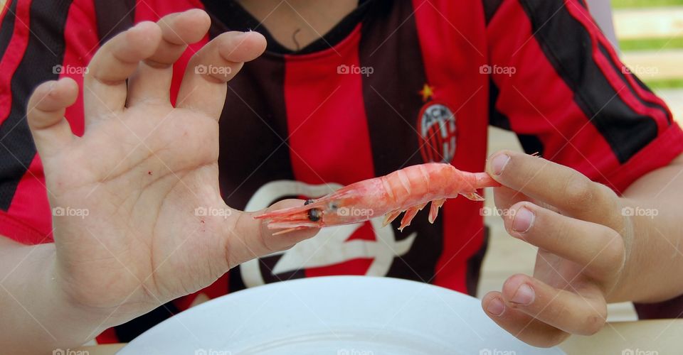 Peeling schrimps