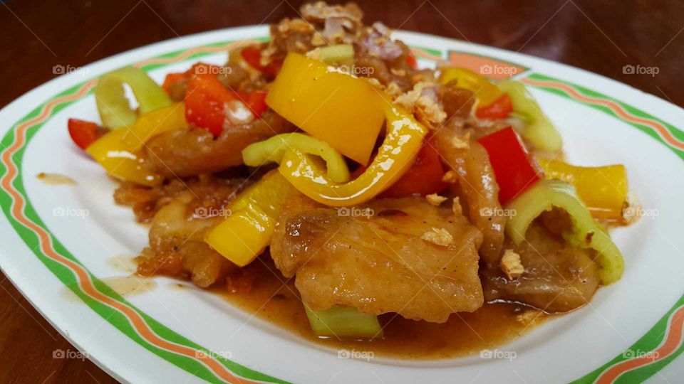 fried fish,fried sweet pepper color