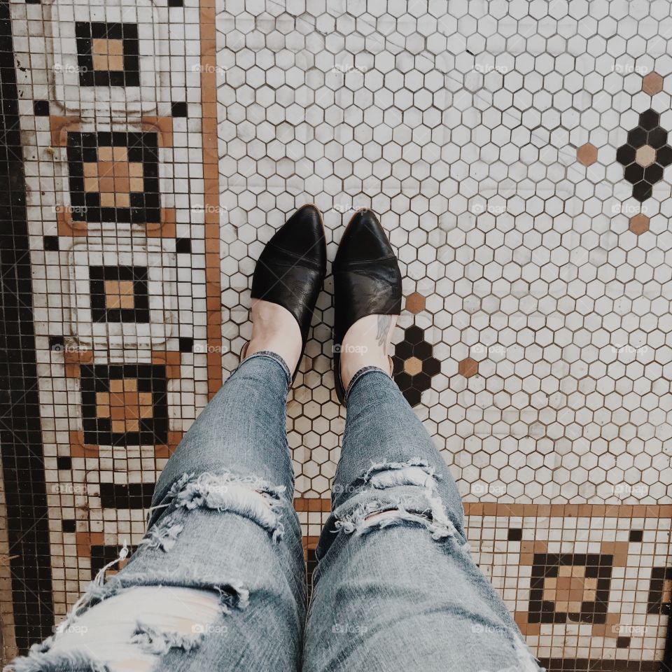 Trendy black flats + some gorgeous and eye catching retro tile 