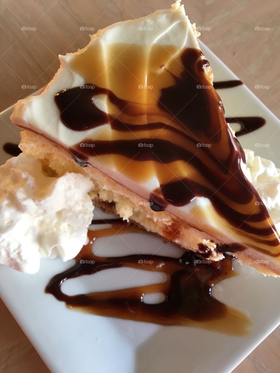 Cheesecake with caramel and chocolate 