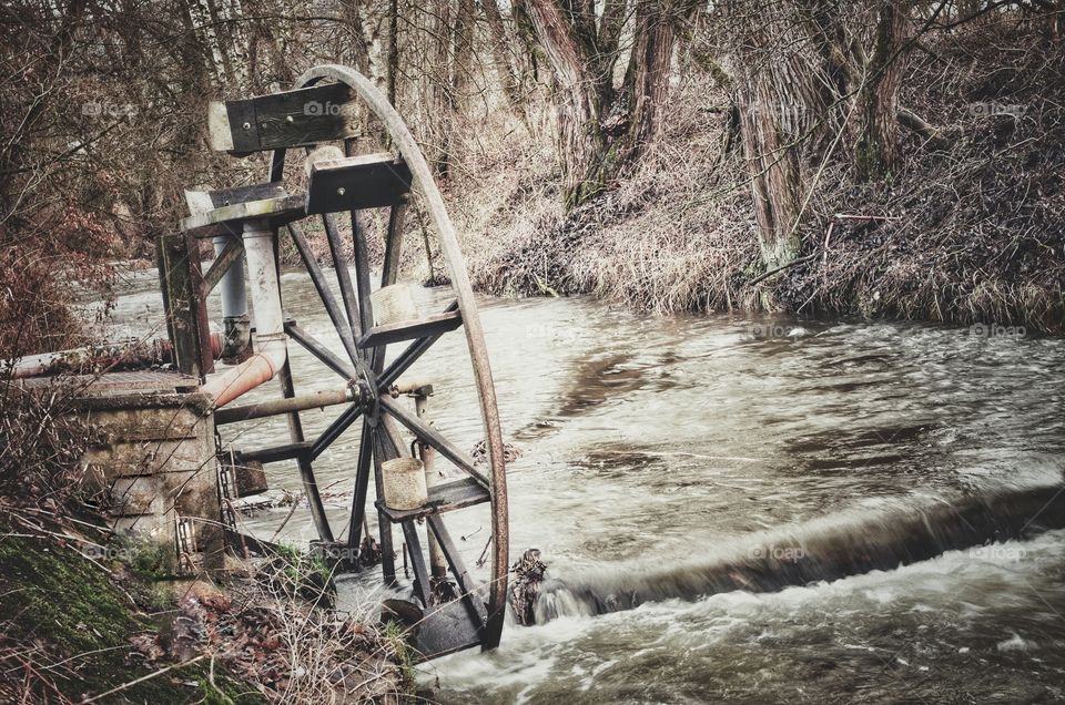 Altes Wasserrad im Vintage Style