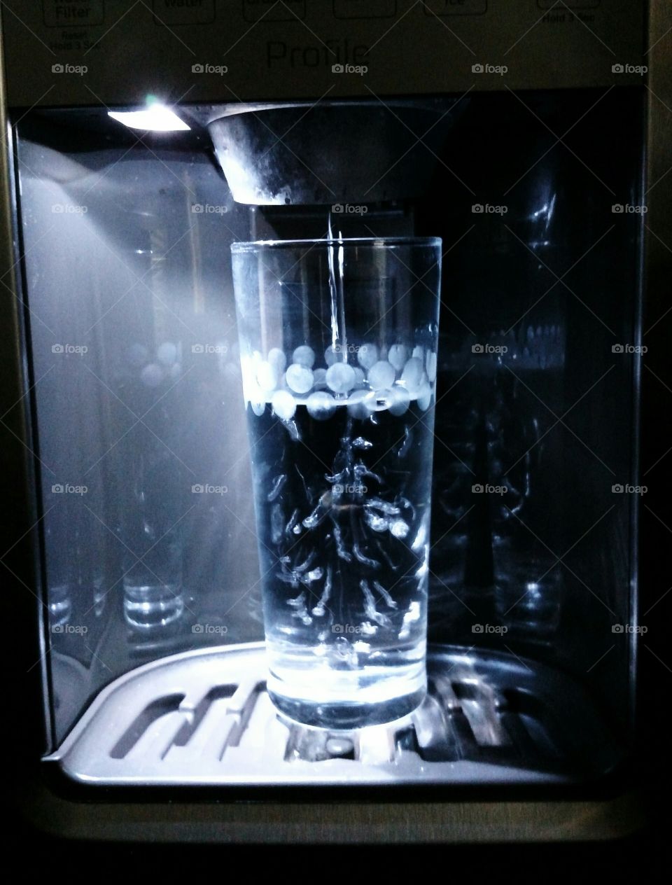 water glass bubbles dispenser cooler refreshing