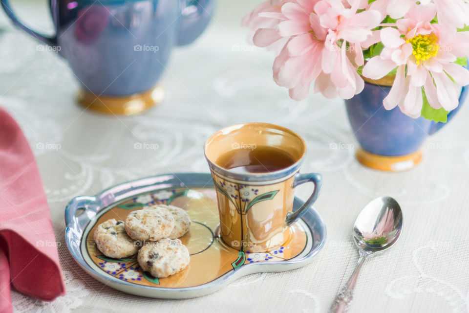 Herbal tea with cookies