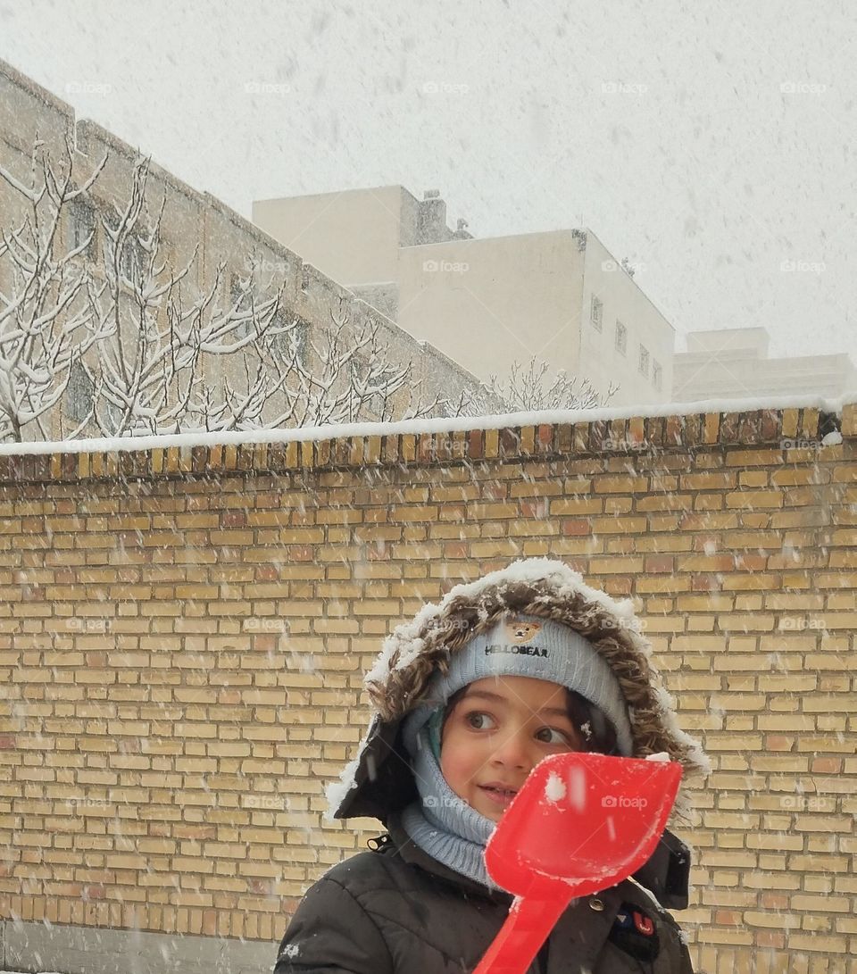 His first snow of his life, we celebrate it together . He played as much as he could  with his toys and us too