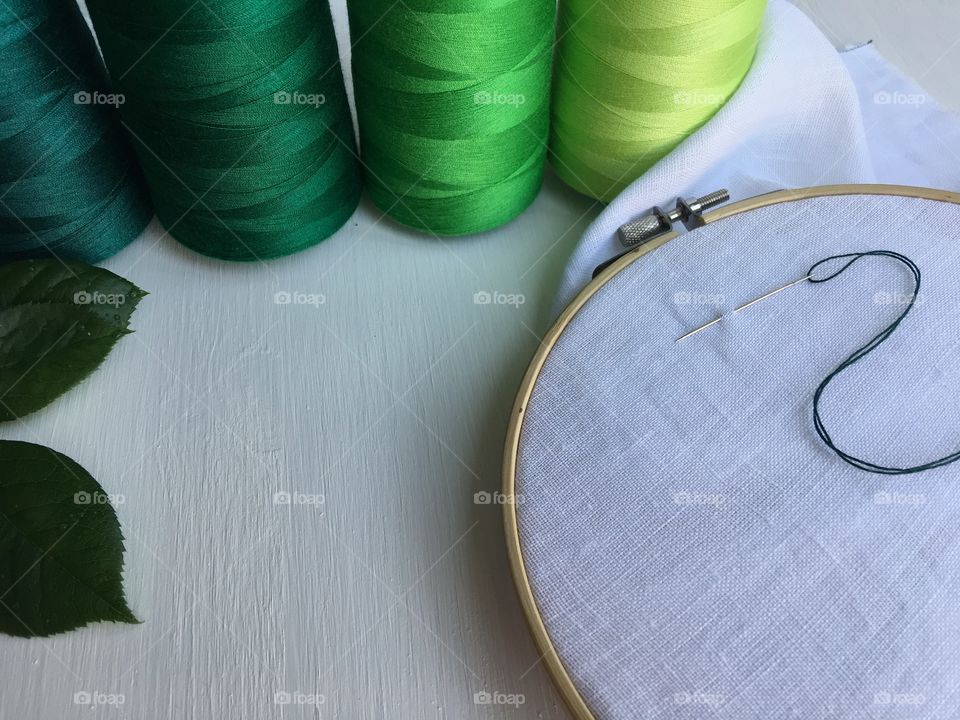 Set the green thread in the bobbin for sewing and embroidery
