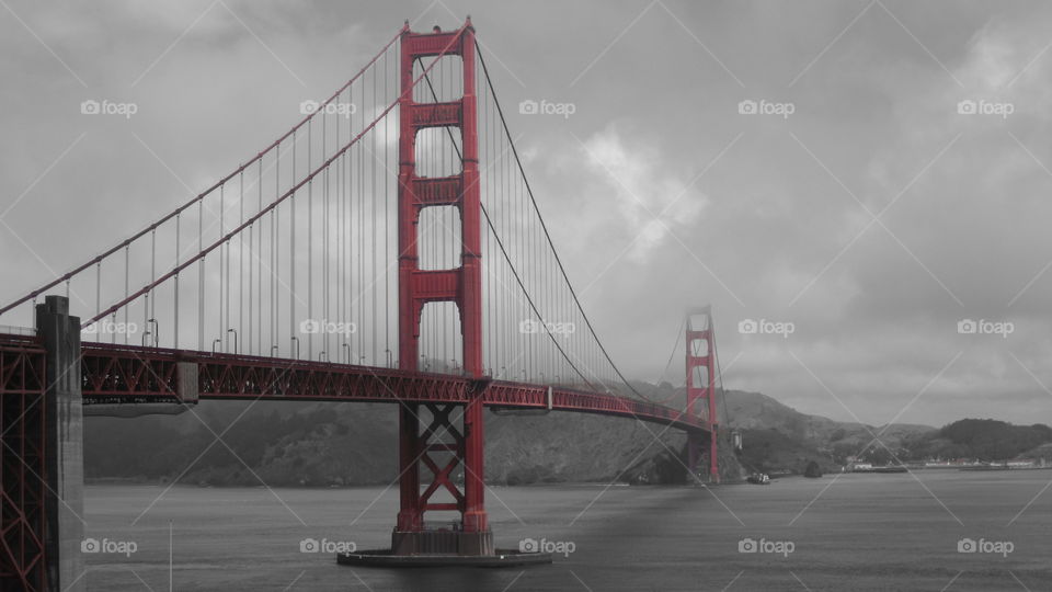 Golden Gate Bridge as the fog rolls in