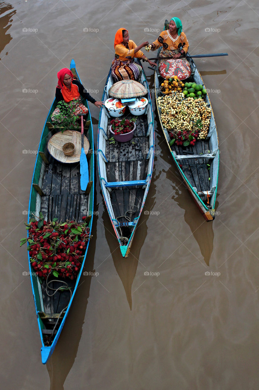 Barter atau Lokbaintan Floating Market atau Banjarmasin, South Borneo, Indonesia.