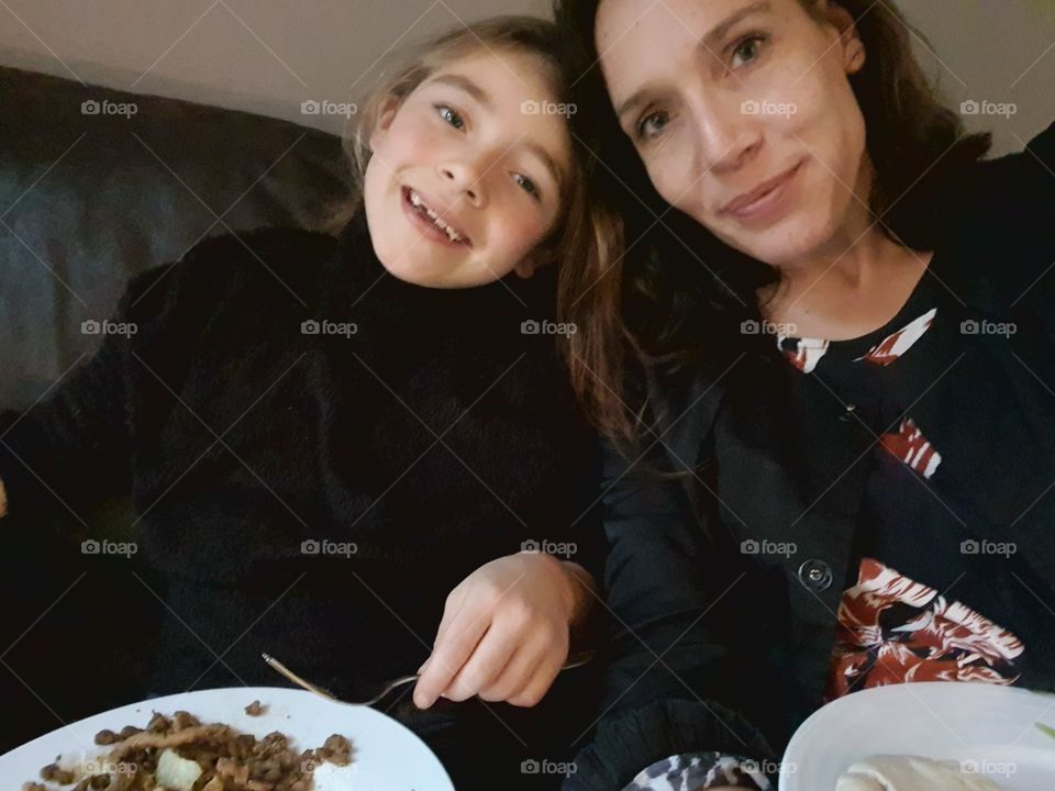 Eat shawarma on Saturday evening