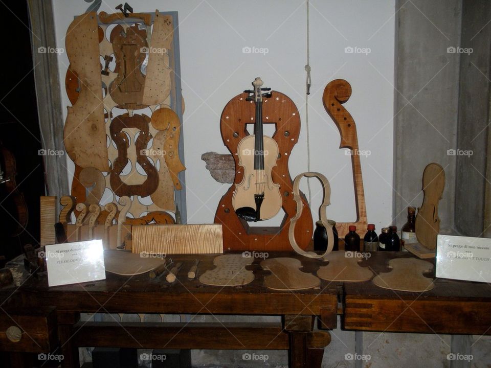 Violin store Venice Italy 