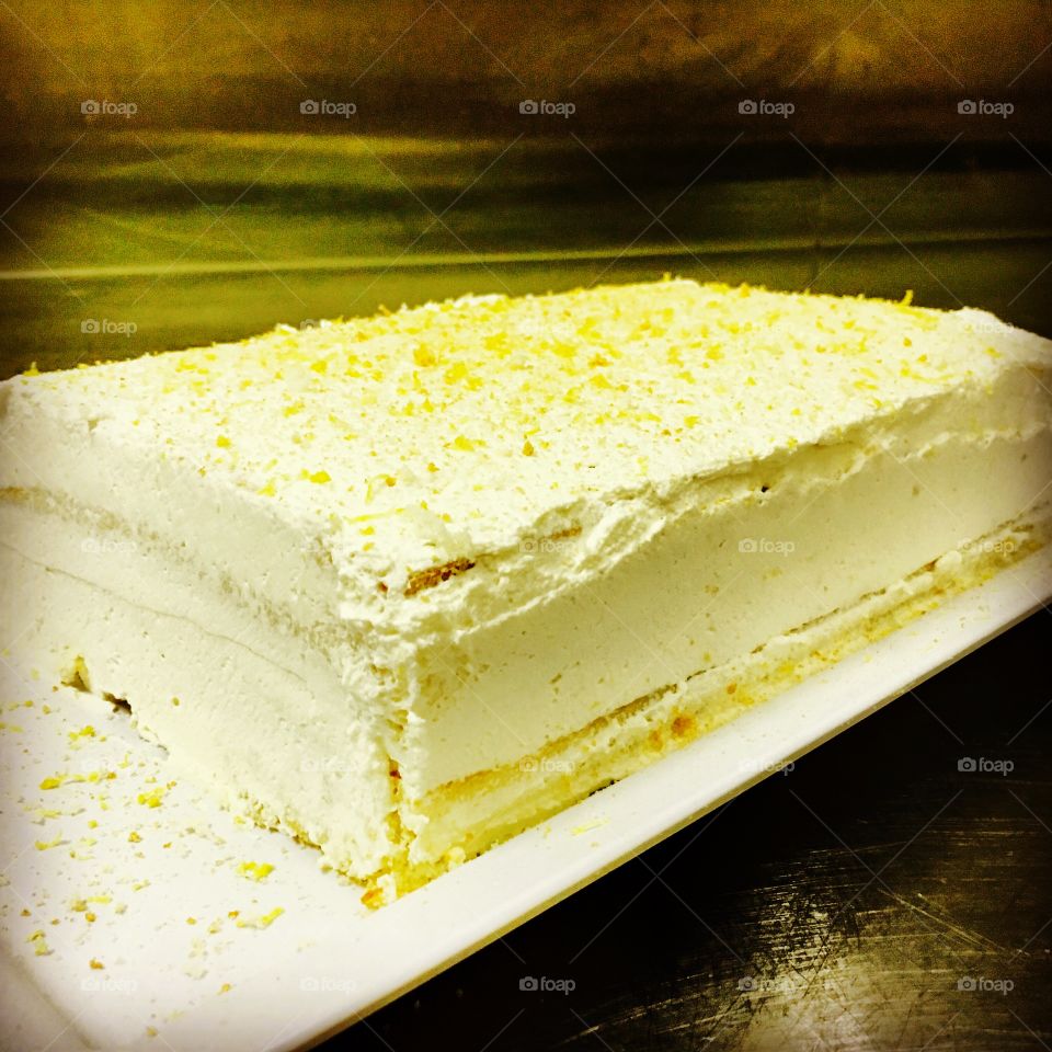Creamy lemon cake 