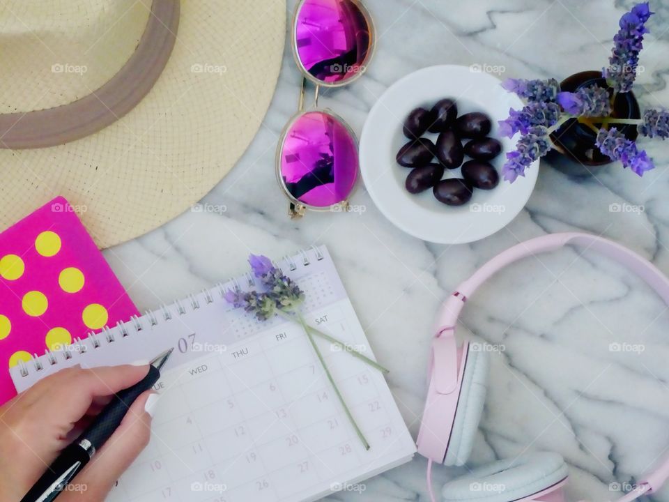 Urban accessories and essentials.
Calendar planning. 
