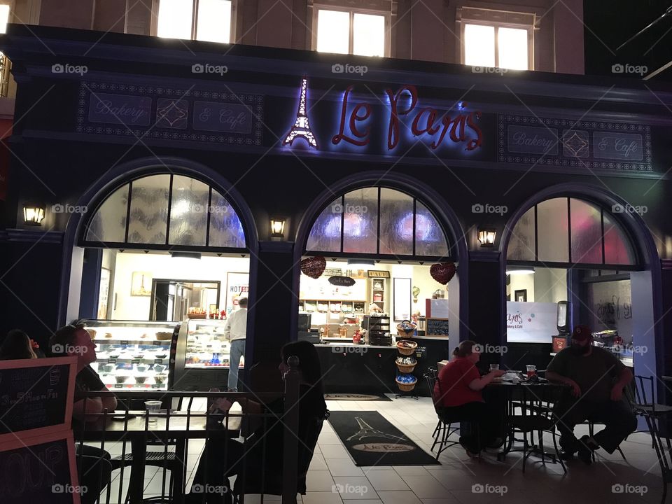 Le Paris Cafe