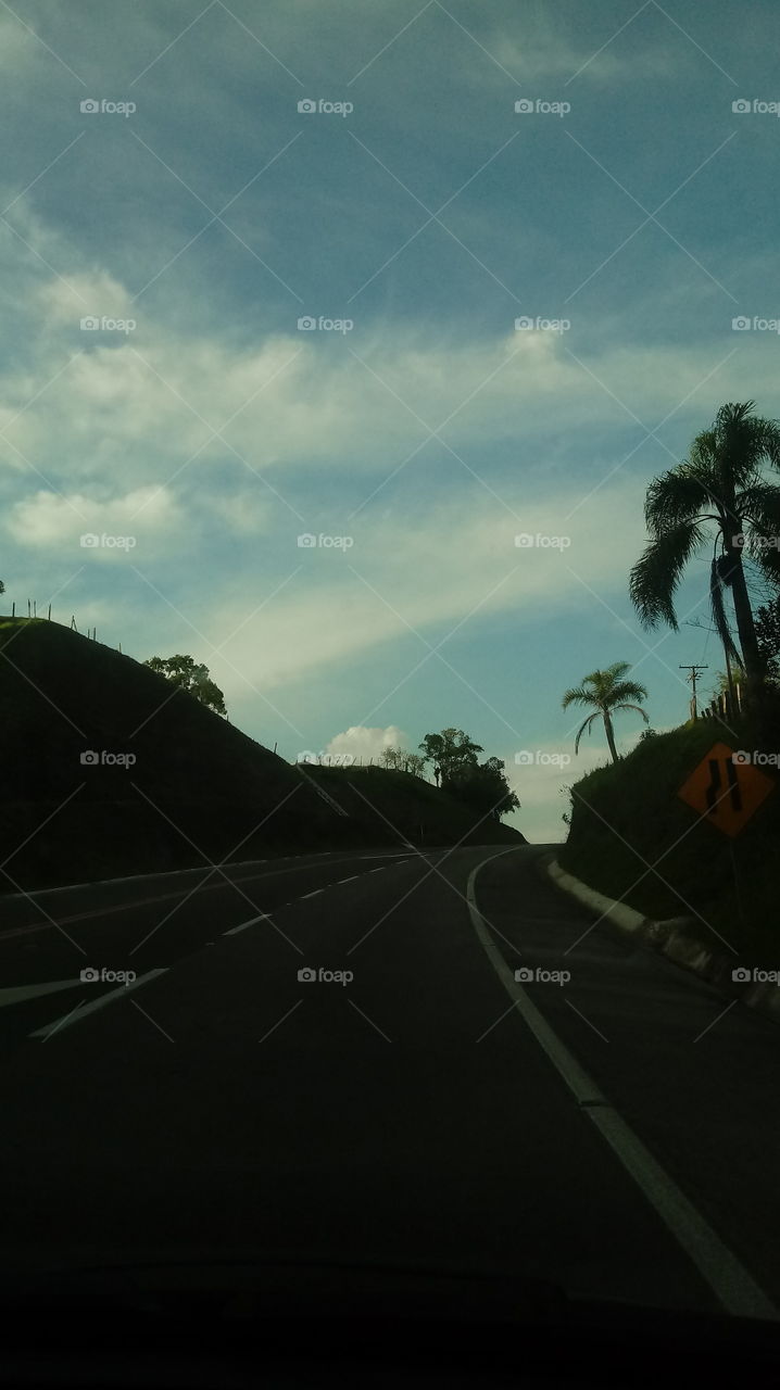 STRAßE AUTOBAHN NATUR