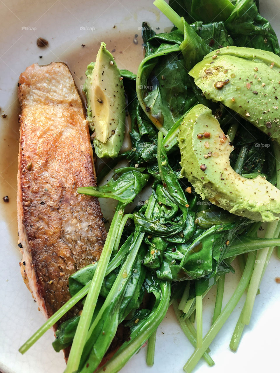 Crispy salmon with blanched spinach and avocado 