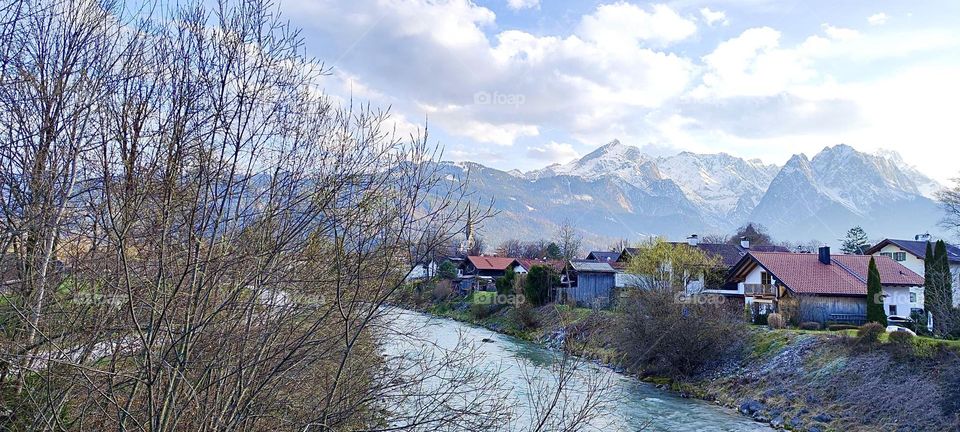 Beautiful views all around can be enjoyed from the small town and ski resort “Garmisch Partenkirchen” in the Bavarian Alps and the view of this mountain stream is proof. 2023. Hypnotic Productions