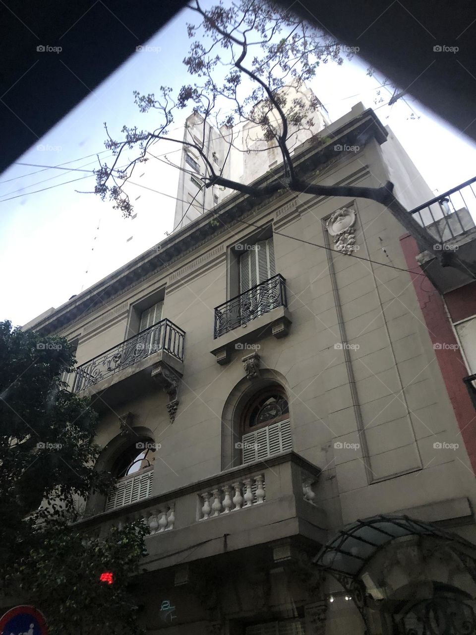 Edificio Pintoresco Rejas Balcón Antiguo