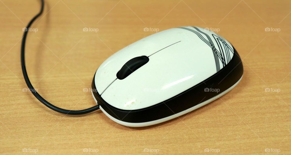 Photo of the mouse on the table, the mouse is one of the computer hardware to provide input or commands
