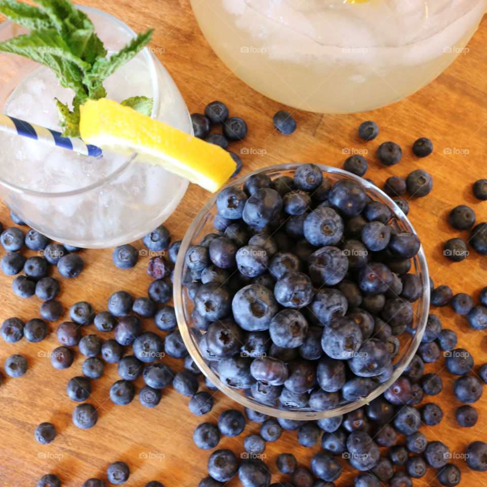 Blueberries and lemonade 