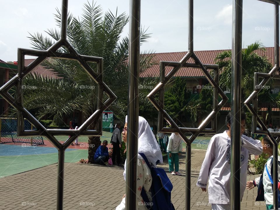 School's Gate