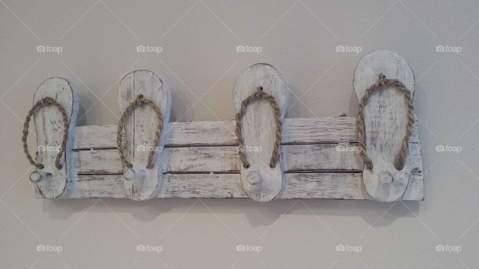 Flip flop shelf. Cute little shelf or rack made with flip flops. Perfect for your beach house!