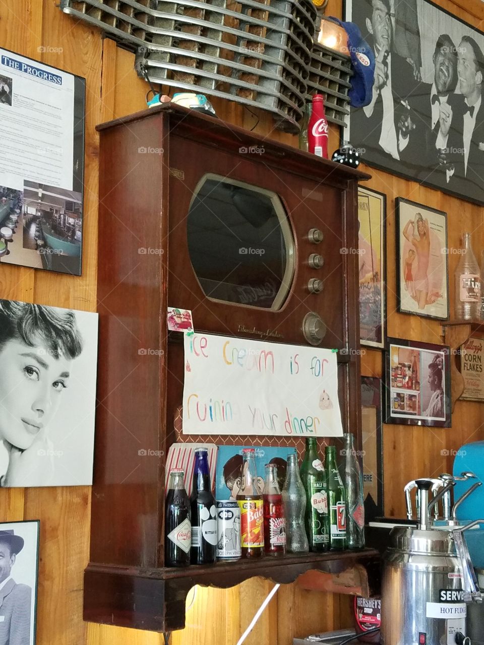 scoops ice cream place and decor