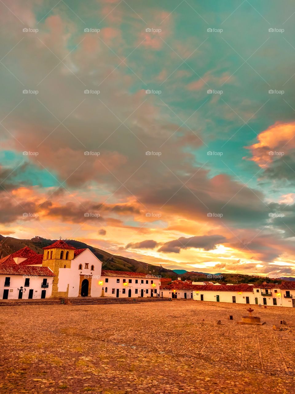 Villa de Leyva Boyacá Colombia Amanecer lleno de color en la plaza principal. Sunrise full of color un the Main square. Amazing sky. Vertical