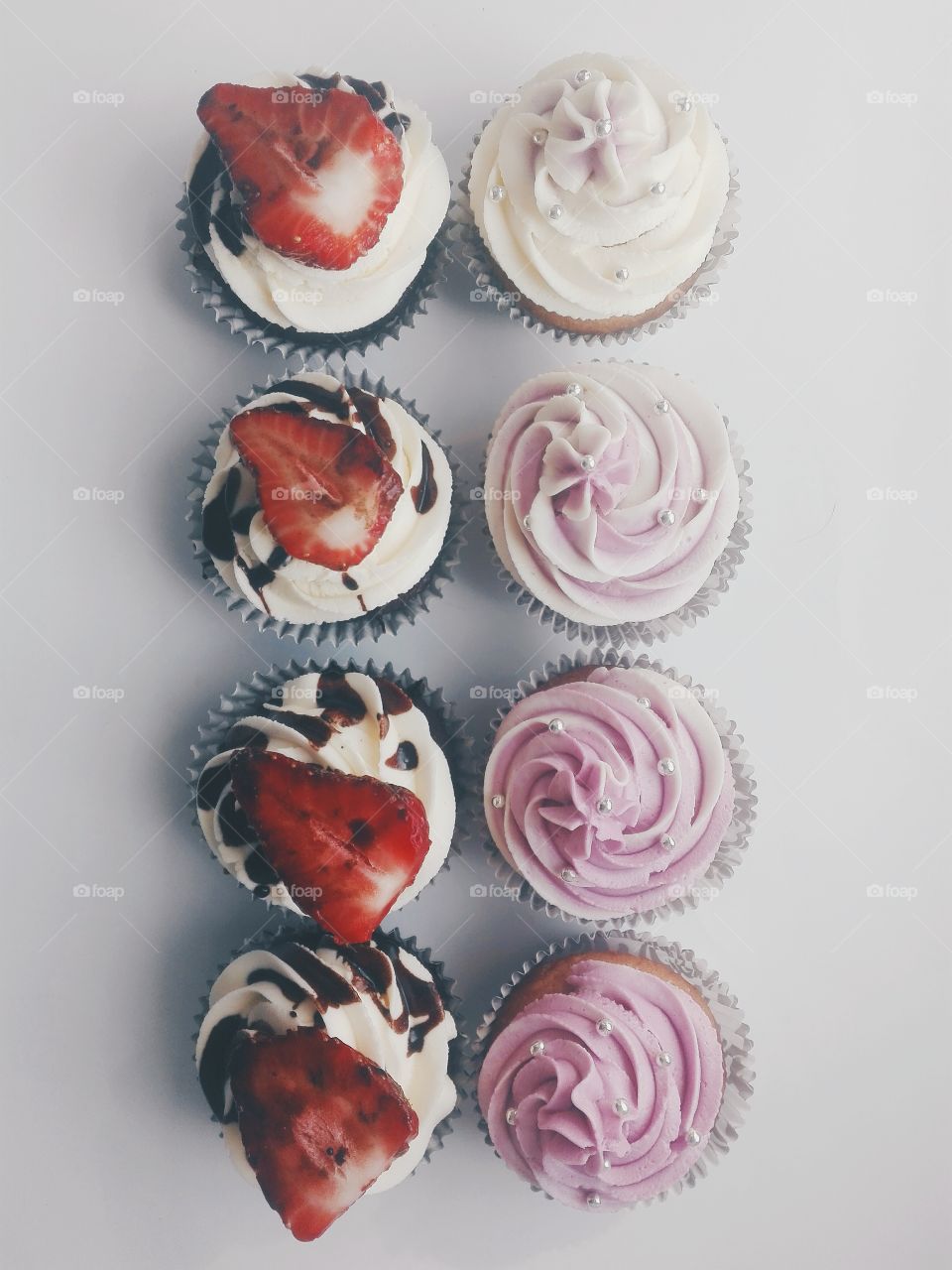 beautiful cupcakes with cream cheese, chocolate and strawberries