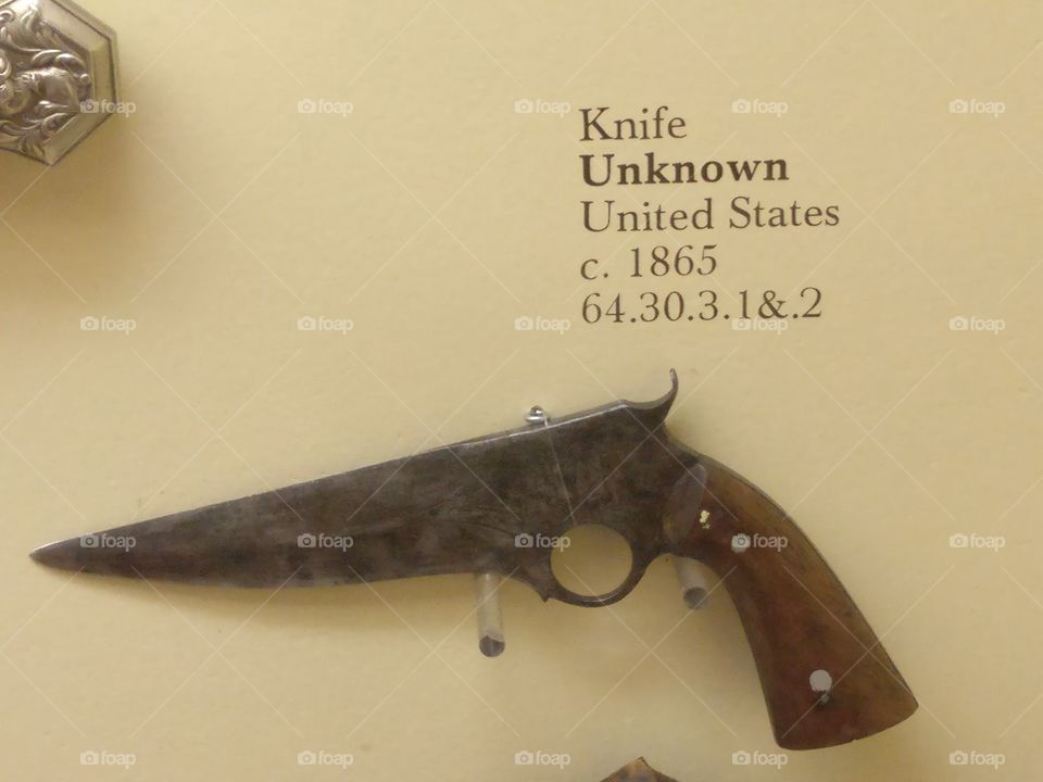 Museum Gun Knife
