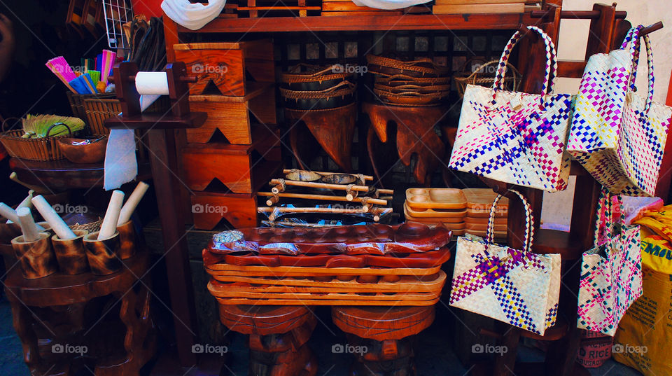 Different souvenirs found in Calle Crisologo.
