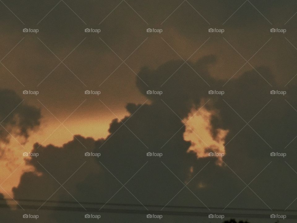 the breeze. This is a picture I took of the sun setting behind a storm. 👣 🚶 🏃 🔥 💨