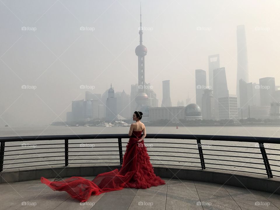 Bride in red / skyline of Shanghai 