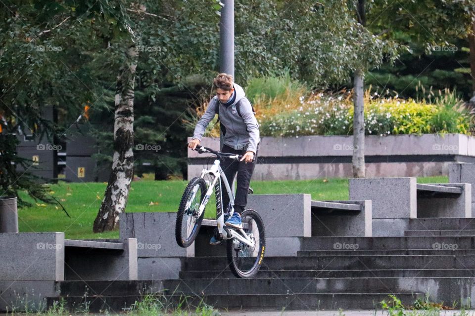 Cyclist jumping with a byke