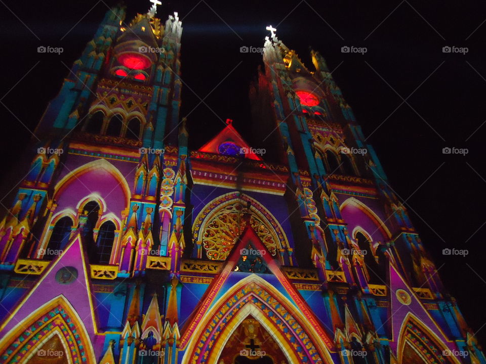La Basílica, Fiesta de luces 2017 Quito-Ecuador.
Magnifuco espectáculo realizado una vez al año, por diferentes iglesias y teatros de la ciudad.