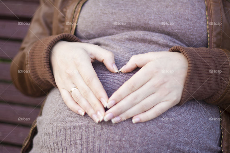 Pregnant love gestures 

