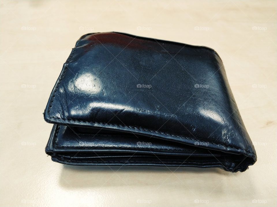 Wallet on the desek.
