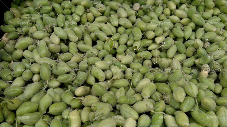 Green chickpeas.