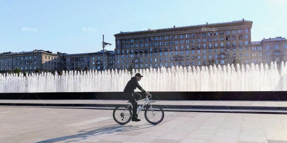 Urban Vibe ⛲🚴‍♂️ Active style ⛲🚴‍♂️ Water in the City ⛲🚴‍♂️