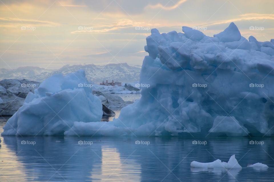 Midnight Sun Sailing Greenland